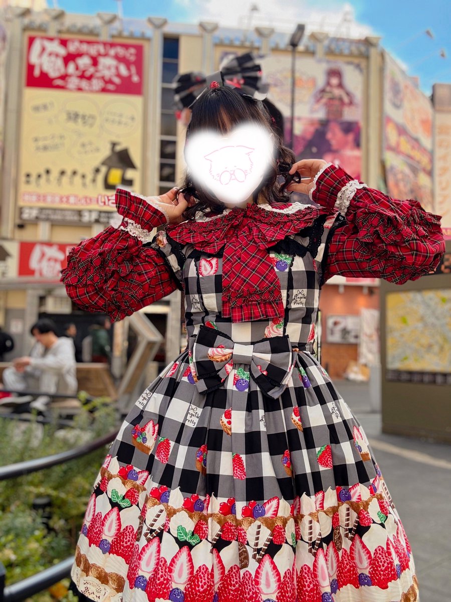 風強すぎて前髪かためたのに死ぬ
カチューシャは劇場では外す