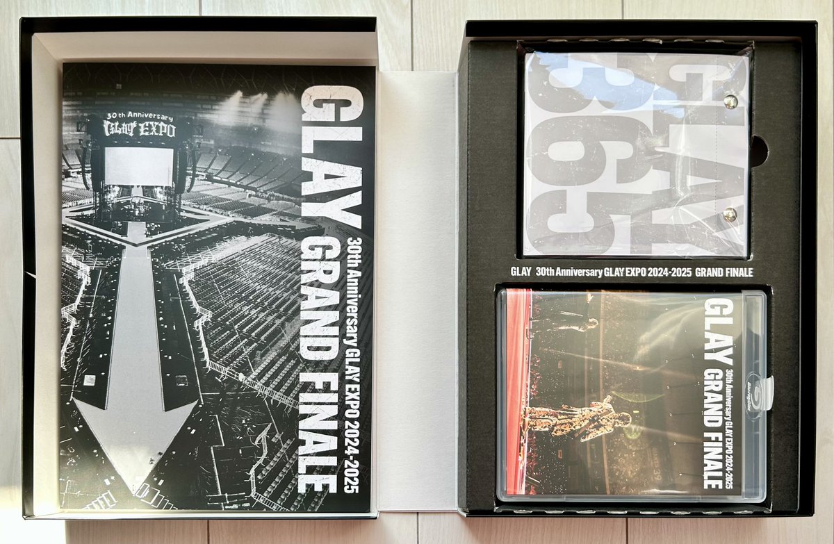 Blu-ray届いた！！ 日めくりカレンダーもあって写真集もページ数多い気