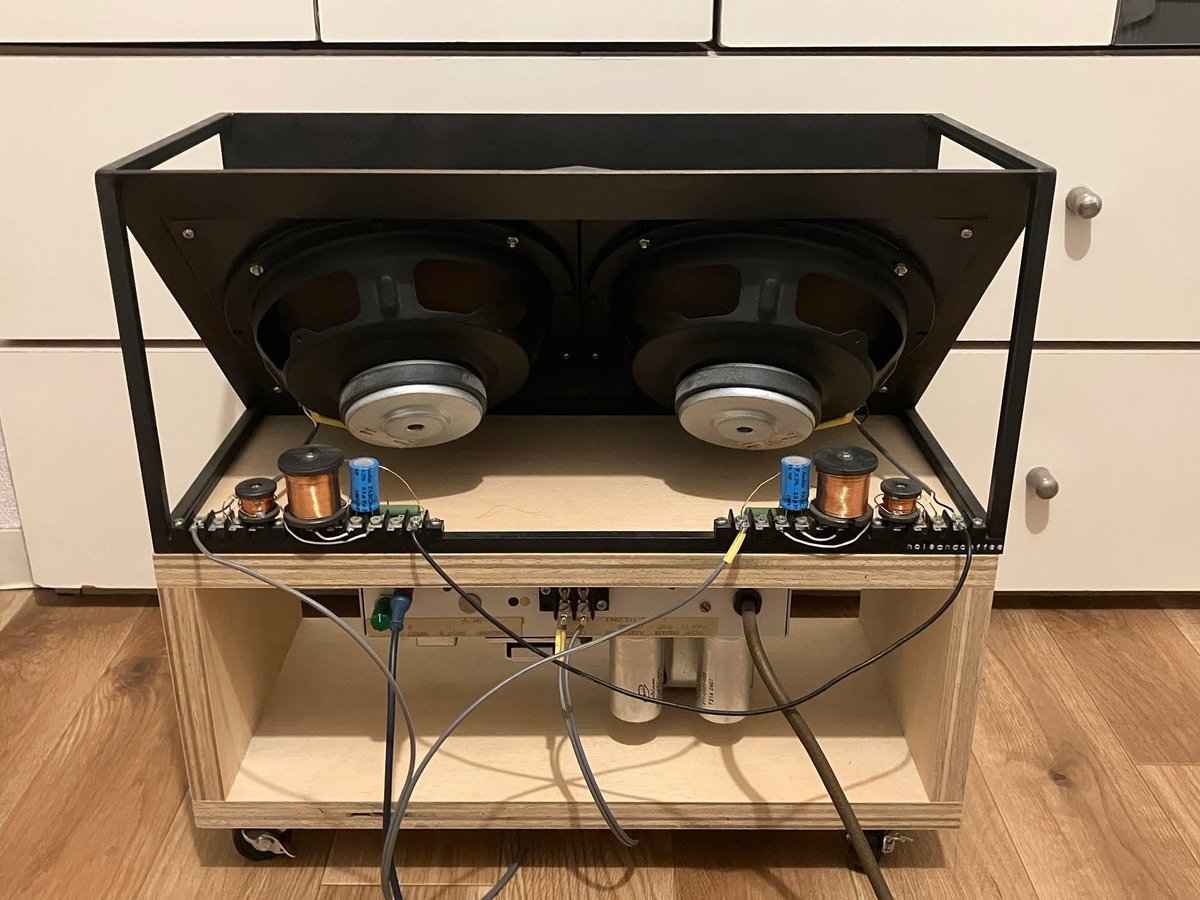 箱を取っ払ったことで独特のサウンドを作り出す驚異の「歸山スピーカー