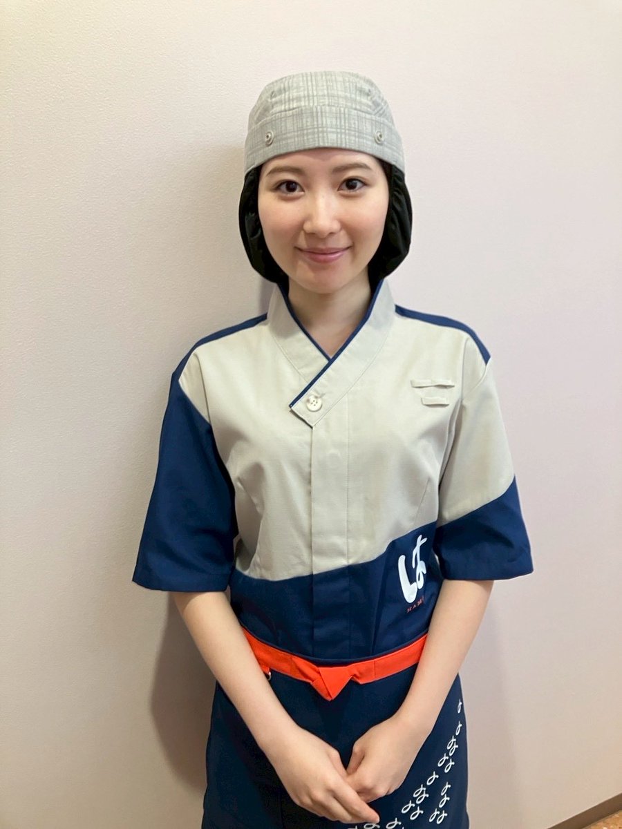 HanamoonDiary's tweet photo. 出演情報💫

『はま寿司』の新CMに店員として出演させていただいております！
お目にかかれたら嬉しいです😆🍣

#望月はな#出演情報
#はま寿司#寿司#回転寿司#hamasushi#はまい#sushi https://t.co/b9N0PJuQwk