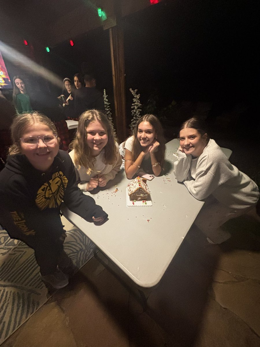 MHS Student Trainers tweet media