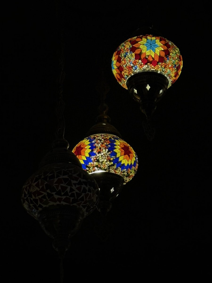 AliHuss03383175's tweet photo. فنان كيف الذي فكر
وجمع ثلاثة بلا ميعاد
الماء والشاي والسكر
تحضيرهم يحكر البراد 
@teashop1407 https://t.co/CgG7XSPfx1