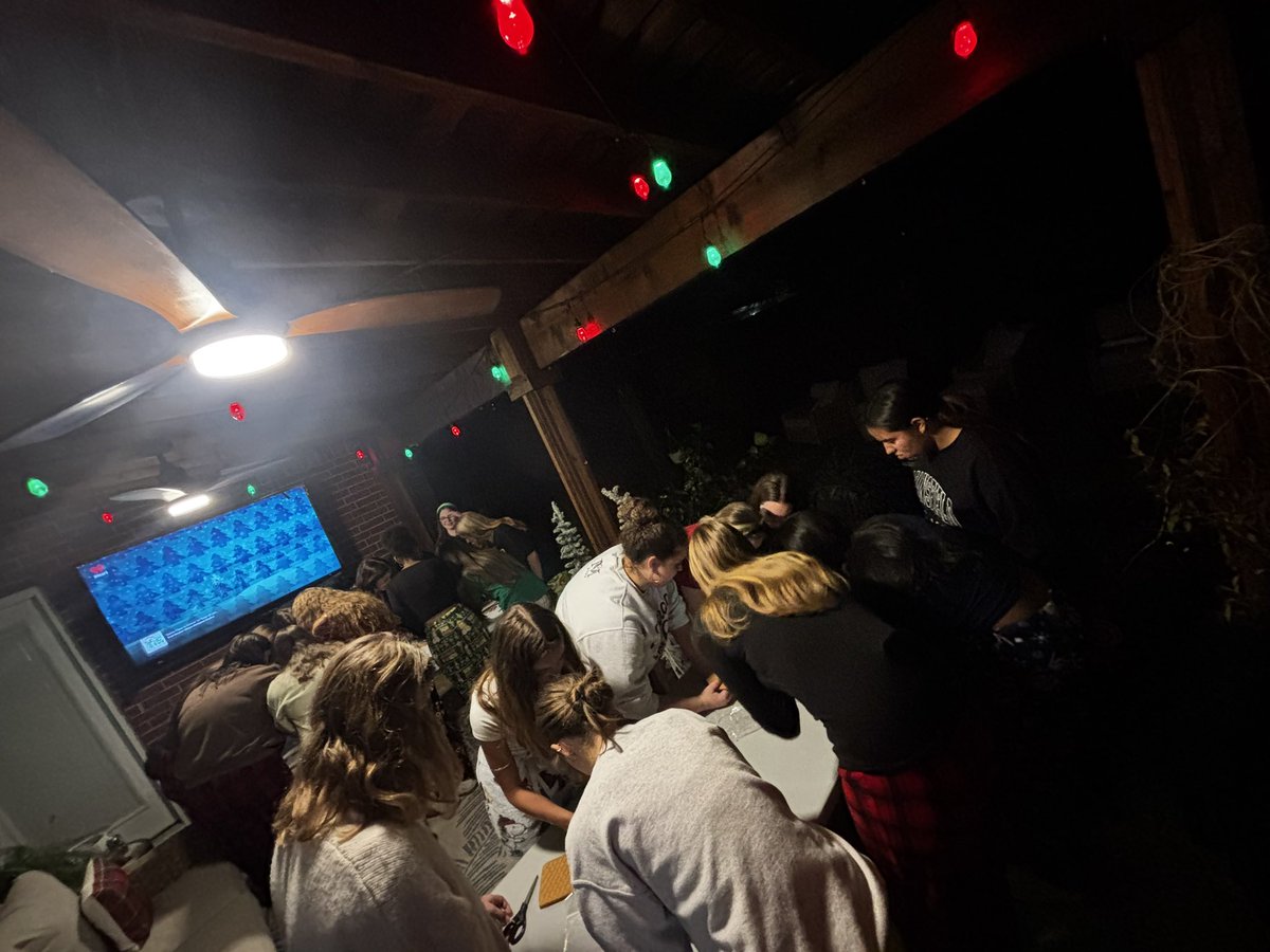 MHS Student Trainers tweet media