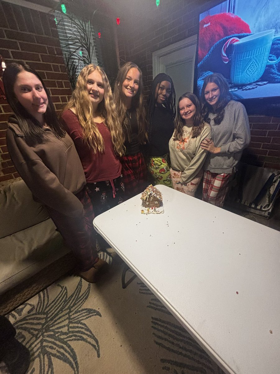 MHS Student Trainers tweet media