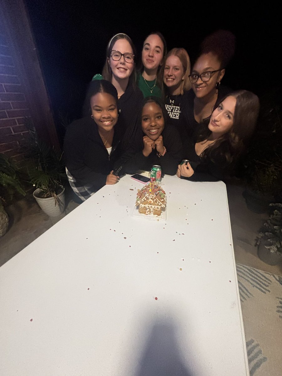 MHS Student Trainers tweet media