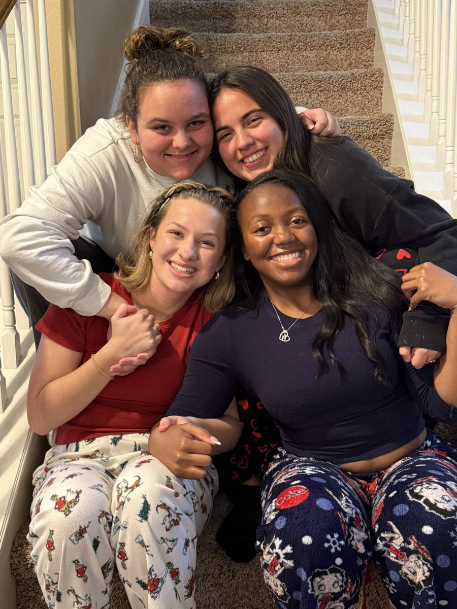 MHS Student Trainers tweet media