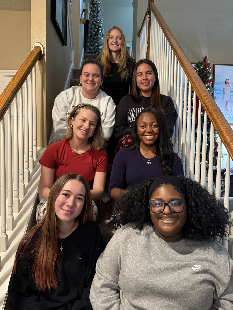 MHS Student Trainers tweet media