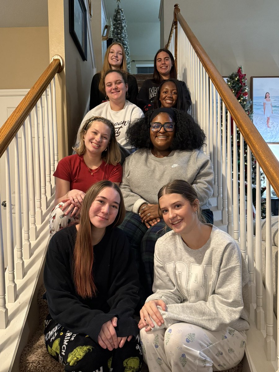 MHS Student Trainers tweet media