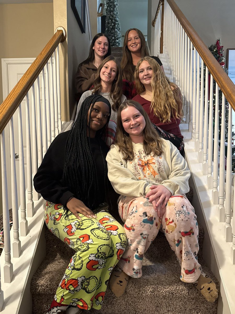 MHS Student Trainers tweet media