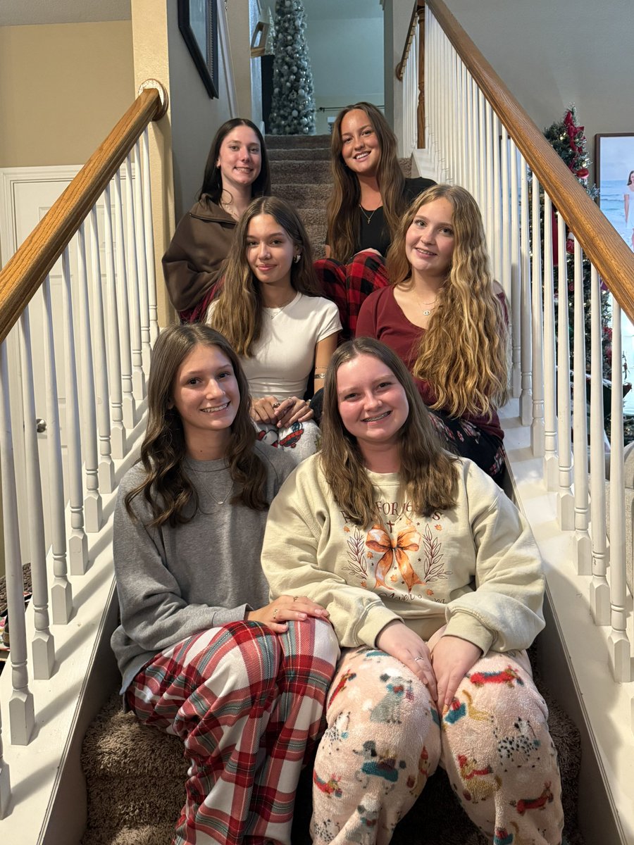 MHS Student Trainers tweet media