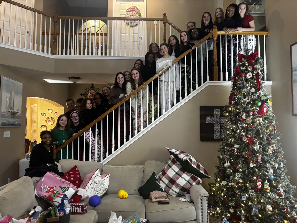 MHS Student Trainers tweet media