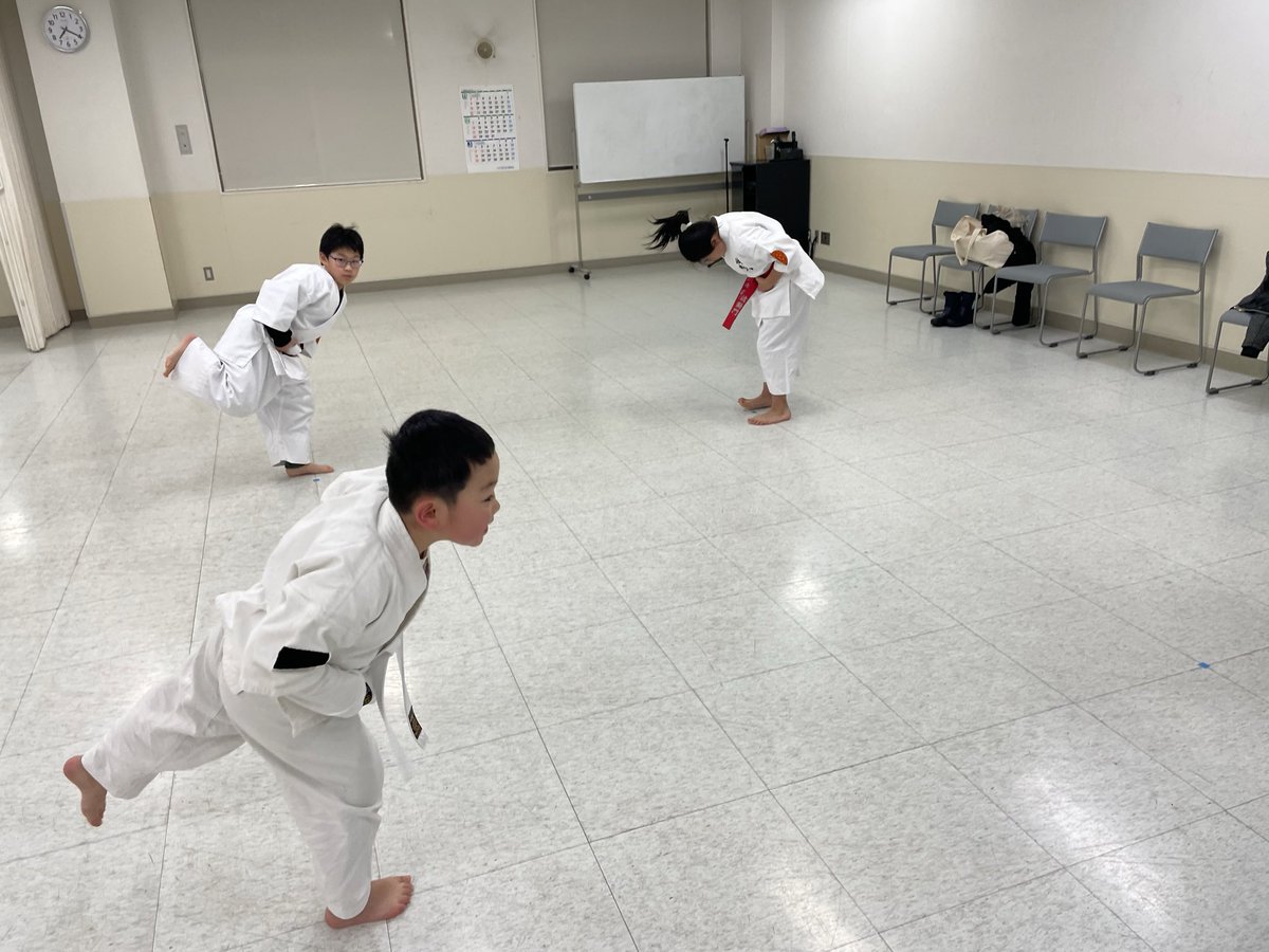 MonHado68150's tweet photo. 波動門体術　札幌市白石区菊水支部の練習風景

https://t.co/0b0mLxIANg

#武道 #空手 #体術 #親子 #女子 #女性 #護身術 #習い事 #札幌 #sapporo #子供 #札幌市北区  #札幌市西区 #札幌市白石区 #札幌市東区 #札幌市南区 #札幌市中央区 #江別市 #北広島市 #波動門 #ヌンチャク #格闘技 #運動 https://t.co/rXTYnYilgC