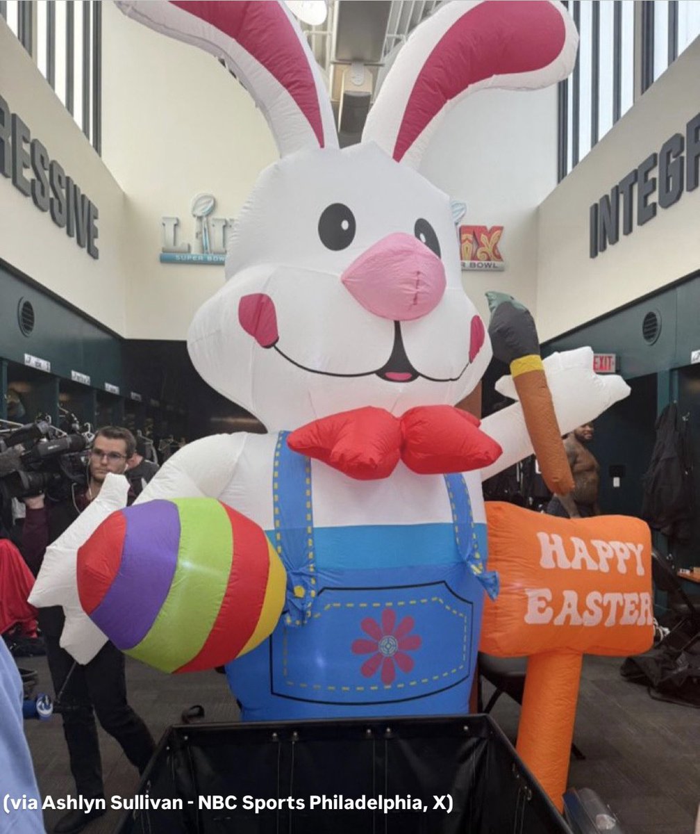BarstoolPhilly's tweet photo. TOUCHDOWN EAGLES

BELIEVE IN THE POSITIVITY RABBIT https://t.co/ZORrIvn4W3