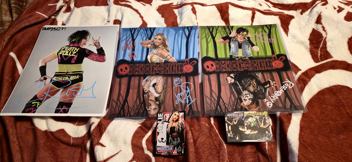 davenman34's tweet photo. A #multiversemailcall from @DemonxBunny @WeAreRosemary @Rushlemania and Allie. Had to get all the new pieces from the site and another I have been looking to get. Always great pieces and fast shipping. Thanks to all involved. Proud to always support. https://t.co/2OPspa2vmi
