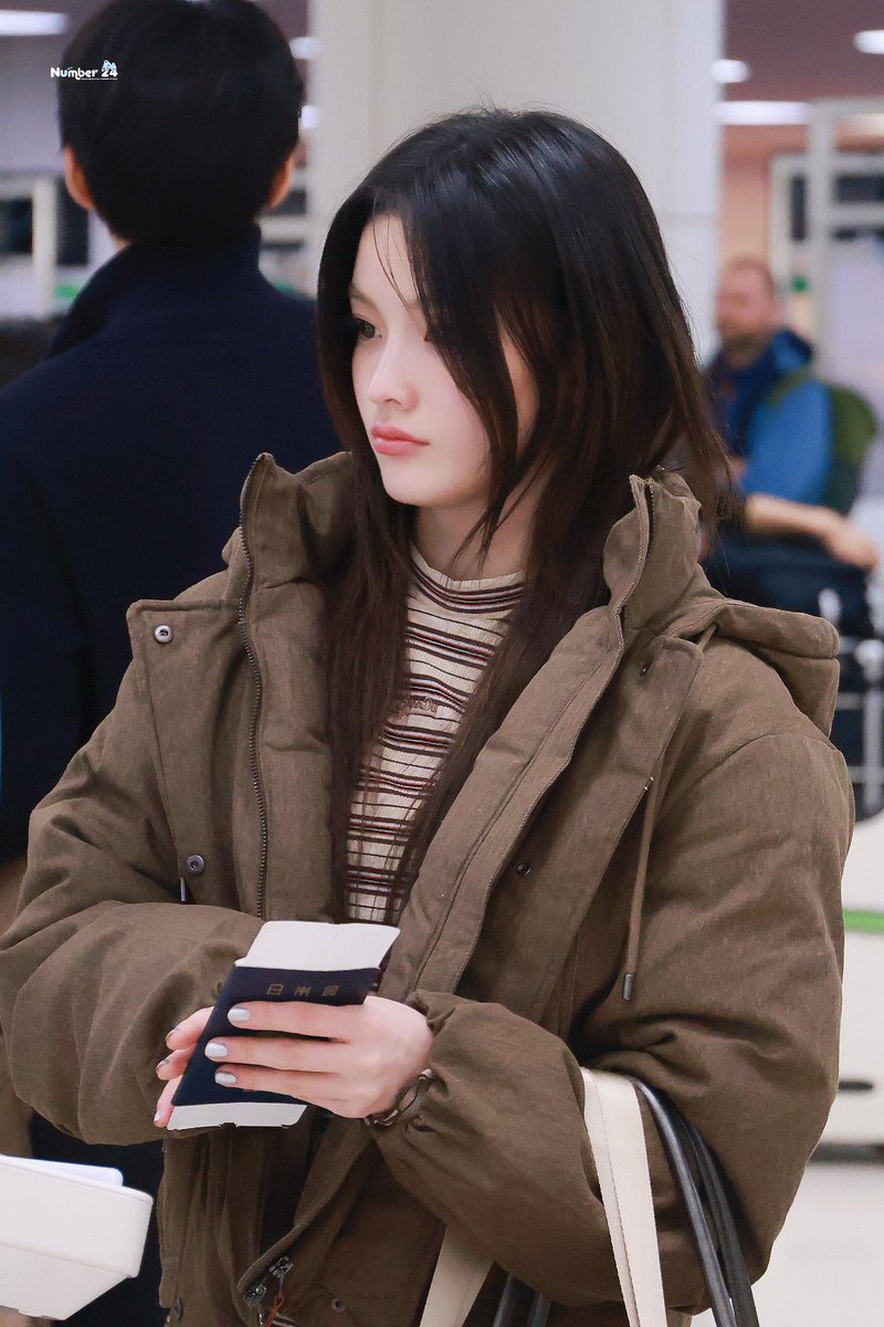 251209

#아일릿  #ILLIT  #이로하 #IROHA #イロハ