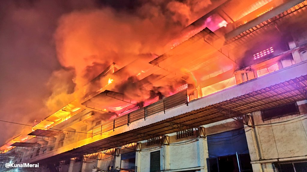 Fire 🔥 🚒 #Dadra 
youtu.be/DWNRIEAUlfc?si…