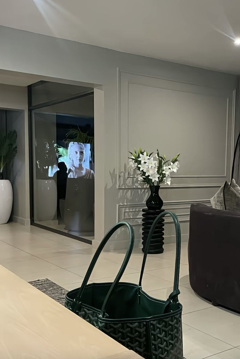 manare_ragoja's tweet photo. My company specialize in carpentry/ woodworks. And interior design, wallpaper installation Wall Pannels , TV stands,office furniture. Please help me by retweeting – my next customer might be on your timeline. Plz Call or Whatsapp: +27 673894602 https://t.co/S6wFmXSY2S