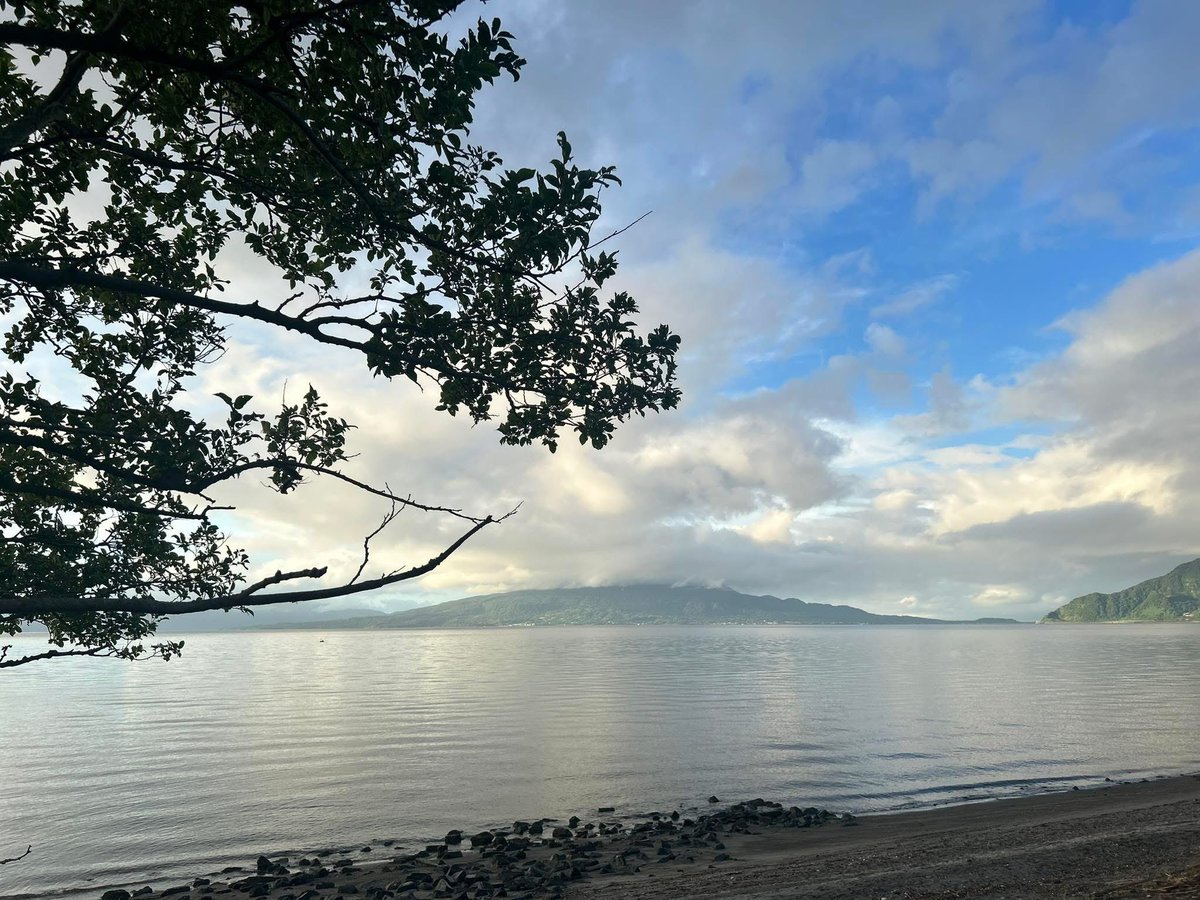 interwave12cub's tweet image. 遅ればせながら、こんにちは！
今日の桜島です、
天気は快晴！
空気もウマイ！いい天気になりました！

東北地方特に青森県を震源とした地震が発生しましたね。
くれぐれも東北地方の方におかれましてはお気をつけてください。

今日も一日、元気に楽しんでいきましょう！！！