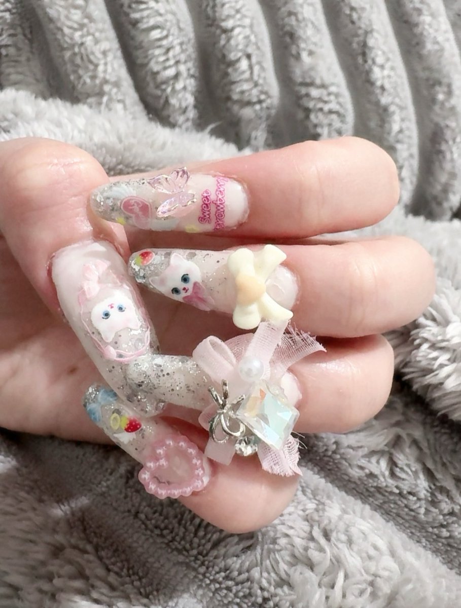 ネイル完成した💅★*
今回は猫ちゃん🐱♡♡