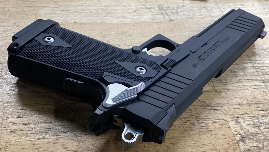 純正バッテリー&チャージャー付です♪ 弾さえあれば遊べますよ