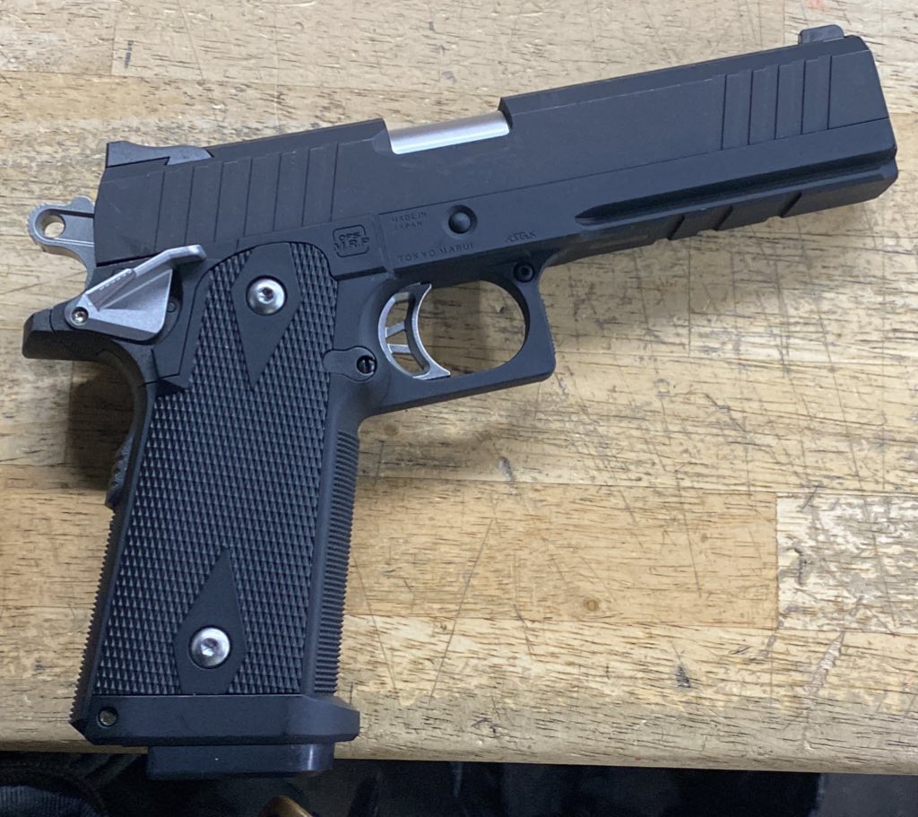 純正バッテリー&チャージャー付です♪ 弾さえあれば遊べますよ