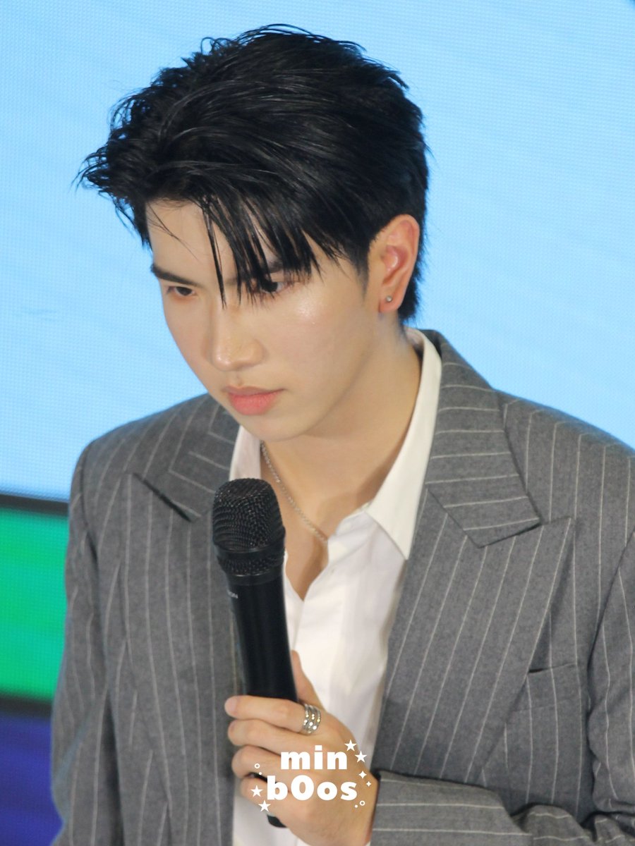 เมะยิ้มหวาน                    เคะทำขรึม

☆ જ⁀➴ #seakeen #ซีคีน