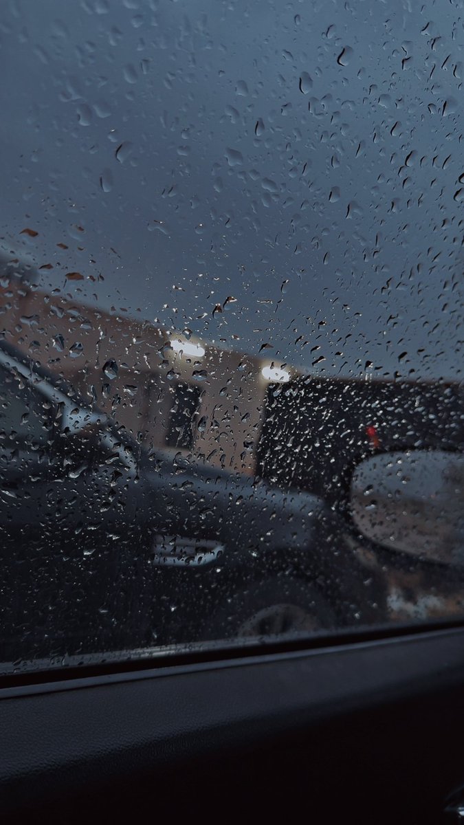 مانسيتك من دعاي والدنيا جفاف
وشلون ابنساك والدنيا مطر 

يامال الجنة الباردة ونعيمها يا امي