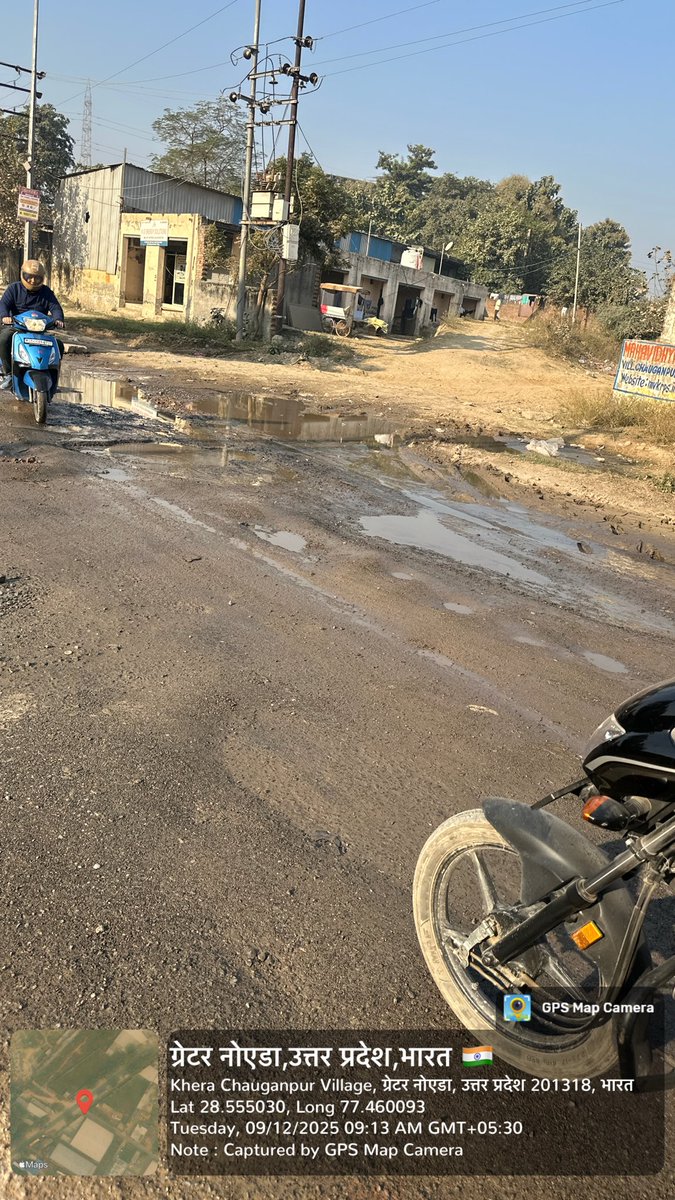 RohitKu4500's tweet photo. @OfficialGNIDA के सेक्टर नॉलेज पार्क, 5 बीएसएफ रोड की झज्जर हालत।प्राधिकरण से आग्रह है कि इसको जल्द से जल्द ठीक कराया जाए ताकि लोगों को परेशानी का सामना।न करना पड़े।@CeoNoida @dmgbnagar @CMOfficeUP @tejpalnagarMLA https://t.co/FkJ0rICPU4