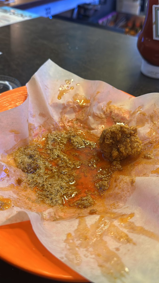 Paige__T's tweet photo. @Hooters This is not a good change. Please bring back the sauce that actually covers the boneless wings. https://t.co/ROTzXpjqyp