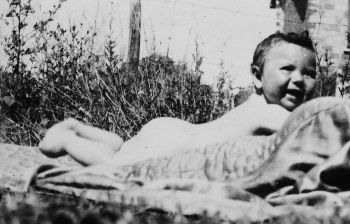 9 December 1938 | A French Jewish boy, Simon Boruchowicz, was born in Paris.

He arrived at #Auschwitz on 19 August 1942 in a transport of 998 Jews deported from #Drancy. He was among 897 of them murdered in gas chambers after the selection.