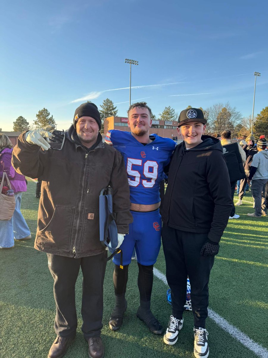 Dave3032's tweet photo. @BradyVodicka07 @AltitudeTV @VicLombardi @Tyler_Polumbus @CCNextLevelFB @CoachBetti @BrandonHuffman @TeamFullGorilla Had a blast watching you and my little brother play this year. Thank you for being a part of his journey and welcoming him to the program like you guys did 🙏 good luck at the next level. https://t.co/vVyL8G8QoX