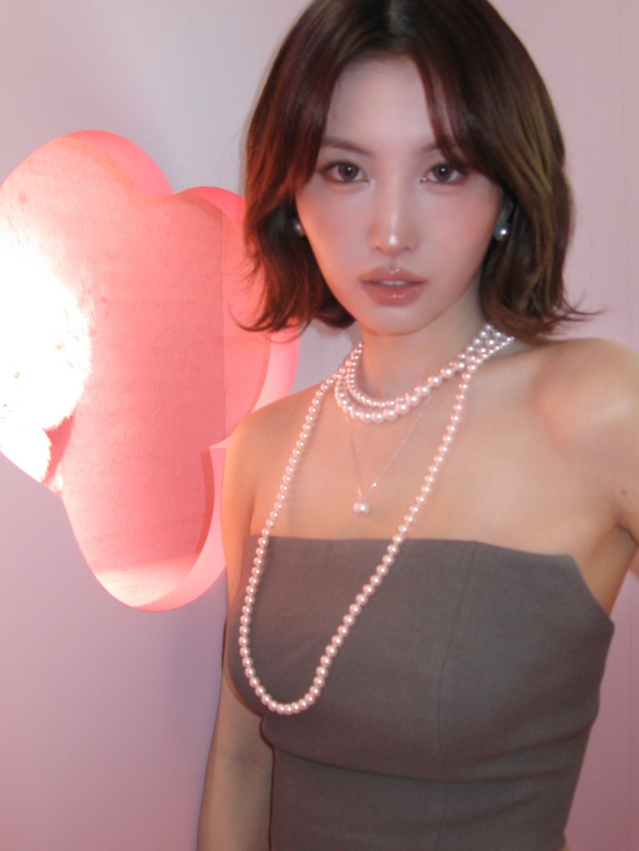 godmitzu's tweet image. MOMO FOR TASAKI OMG LOOK AT HER