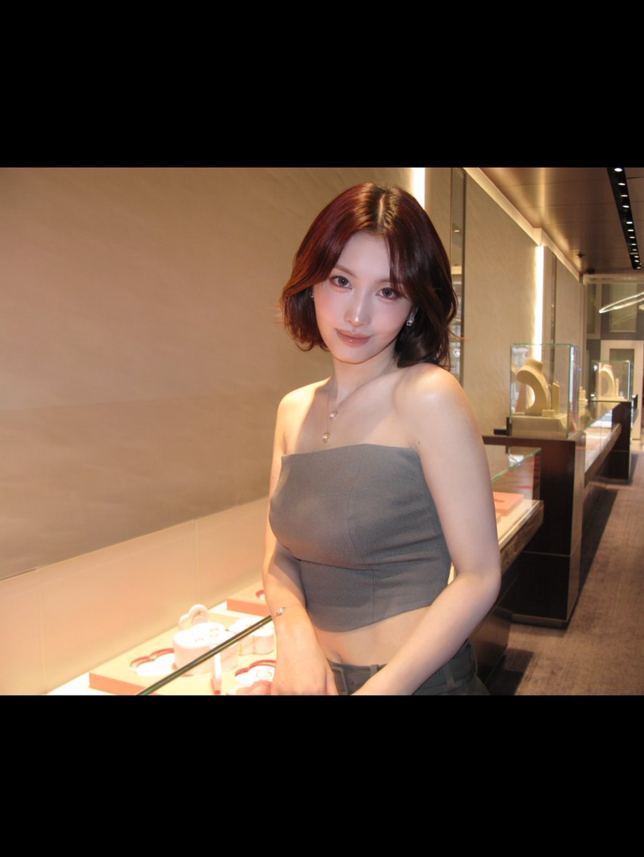 godmitzu's tweet image. MOMO FOR TASAKI OMG LOOK AT HER