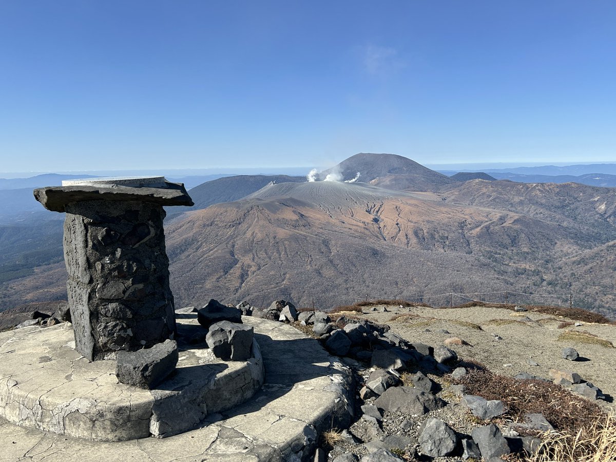 二百名山、高千穂峰登頂！360度素晴らしい眺めですわ。三百名山143座目！