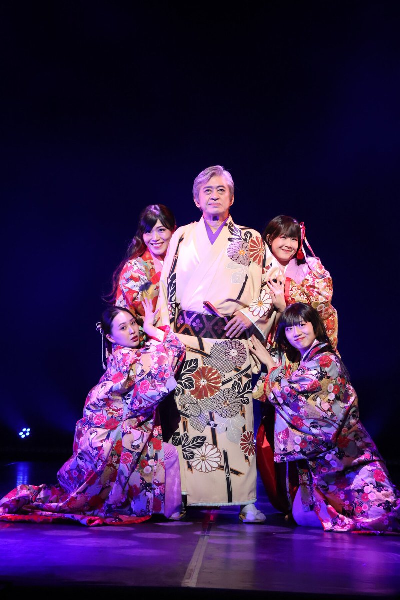 stage_natalie's tweet photo. つかこうへいに捧ぐオマージュ、劇団扉座「つか版・忠臣蔵」東京公演スタート（舞台写真あり）
https://t.co/ib2T8Ia5K8 https://t.co/5qKY5jztzV
