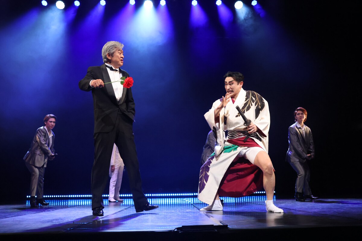 stage_natalie's tweet photo. つかこうへいに捧ぐオマージュ、劇団扉座「つか版・忠臣蔵」東京公演スタート（舞台写真あり）
https://t.co/ib2T8Ia5K8 https://t.co/5qKY5jztzV