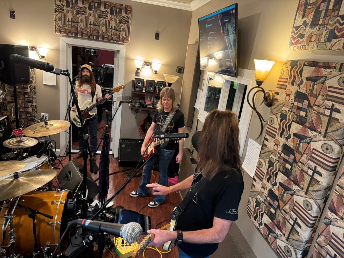 John Corabi tweet media