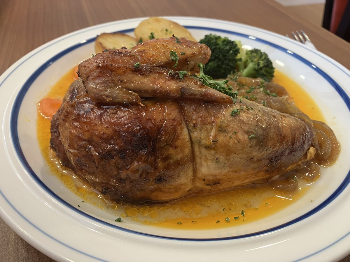 公司附近開了一家超讚烤雞店，他們就只賣烤雞，超好吃的…！蔬菜尬那個雞汁超爽，希望陪沈團跟內內不要來吃（我還想吃…）