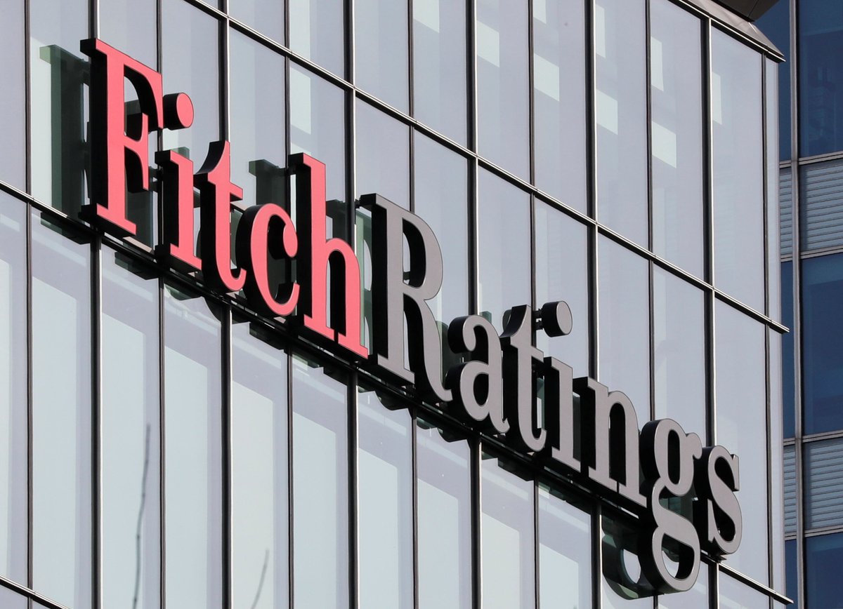 StevenDHCMC's tweet photo. ⚠️ Fitch Ratings cảnh báo rủi ro gia tăng đối với các ngân hàng Mỹ có mức độ tiếp xúc crypto cao.

Crypto có thể giúp tăng doanh thu, nhưng Fitch cho biết nó mang theo rủi ro về uy tín, thanh khoản, vận hành và tuân thủ. Các ngân hàng lớn như JPMorgan, BofA, Citi, Wells Fargo có thể bị hạ xếp hạng nếu mức độ tiếp xúc tài sản số tiếp tục tăng.

Fitch cũng cảnh báo về rủi ro hệ thống từ stablecoin 🚨 — sự tăng trưởng quá nhanh có thể ảnh hưởng đến thị trường trái phiếu Kho bạc Mỹ và làm suy yếu chính sách tiền tệ.
#Crypto #Bitcoin #Stablecoins #Fitch #USbanks