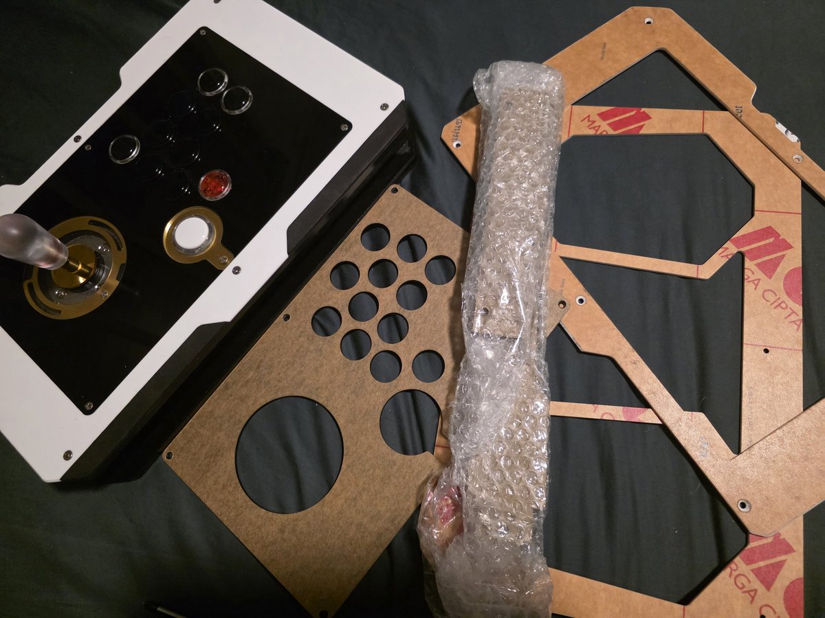 Time for an upgrade! Been holding onto this for a birthday/holiday project. Thank you <a href="/MakaiArcade/">Makai Arcade</a> &amp; <a href="/goldenlever/">ASI</a> :) #arcadestick #VM6R