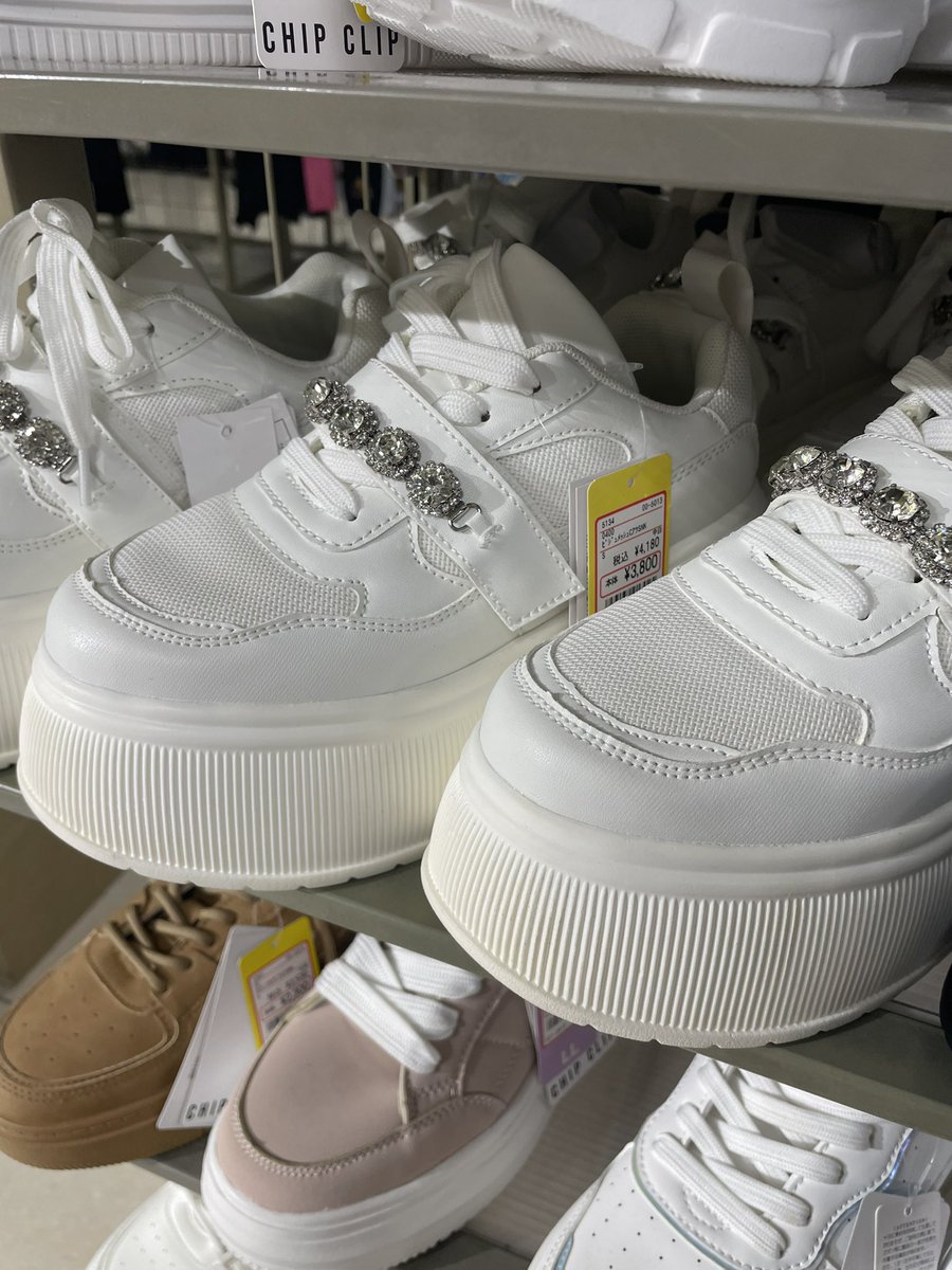 アベイルに3800円でミシェルマカロンの1万7000円した厚底スニーカーの