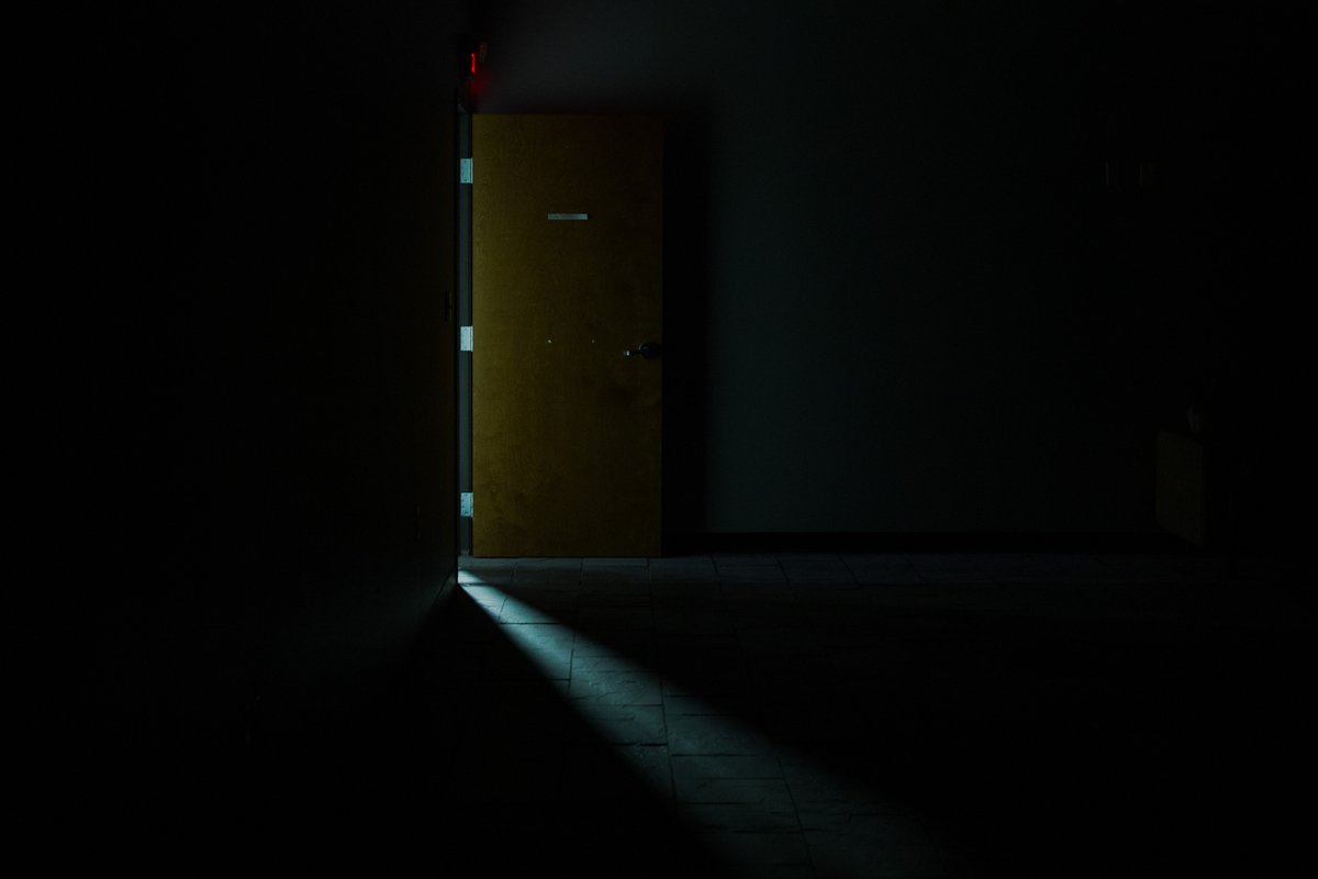 CaseyCastration's tweet image. took some pictures in an old office building