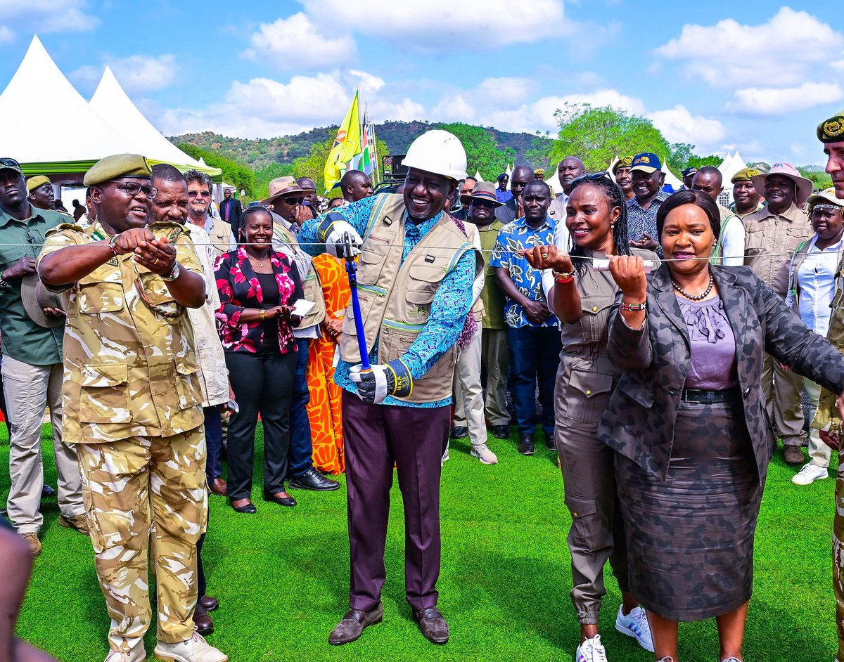 rebecca_miano's tweet image. 📌 Taita Taveta County

Honored to have joined H.E. President @WilliamsRuto in the historic  launch of  the Tsavo West Rhino Sanctuary that expands to 3,200 sq km. 

The Sanctuary has effectively expanded from 92 to 3,200 square kilometers ,cementing its status as the uncontested…