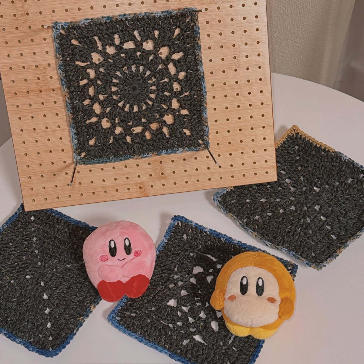 単色も素敵だな～と思って 実は黒Ver.もゆっくりと編み進めてます