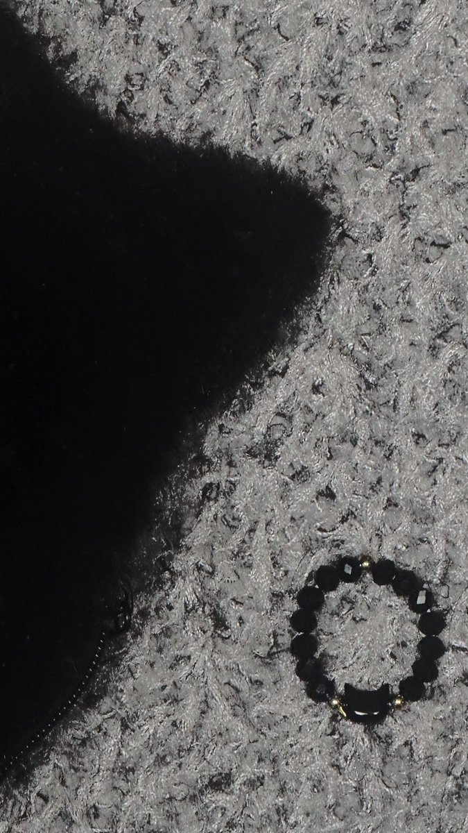 Rt event. 깜고파들이여 일어나라.ᐟ 
다가오는 크리스마스를 기념하여 리트윗해 주신 분들 중 추첨을 통해 한 분께 깜고 파우치+반지 SET를 보내드립니다 앞으로도 주지훈을 아껴주시고 성원해주시고 후원해주시고 격려해주시고 보태주시고 밀어주시고 염려해주시고 근심해주시고 ₍^. ̫ .^◝₎੭⸒⸒