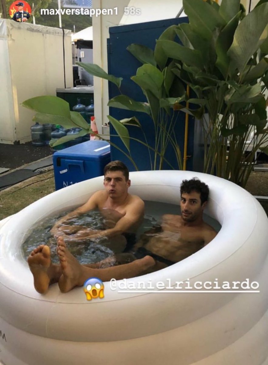 spspspsp1919_Q's tweet image. 진짜로..          잼민이때를조심해야하는거임..진짜로저인간들을봐라           이인간들둘다
십잼민이때 털보를첫사랑으로삼아버린나머지 털이라는사슬에묶여지금도저러고있다,드챔먹고나서도,아마영원히