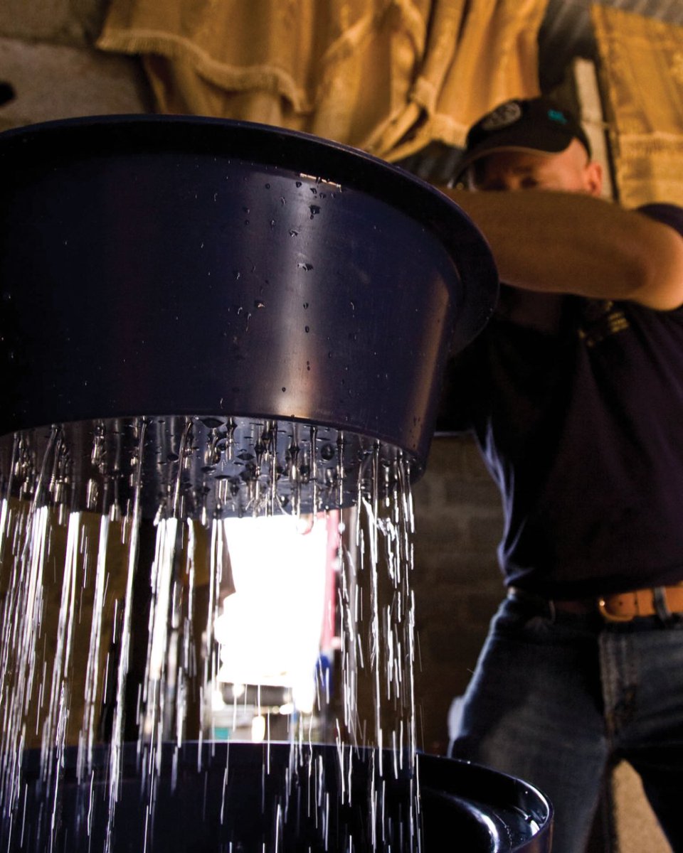 Rotary's tweet image. Doing good in the world because of you 💛 Your support helps Rotary bring hope to communities in need, from life-saving polio vaccines to essential health services. Your gift makes a difference. Give the Gift of Rotary: on.rotary.org/3FyL31z