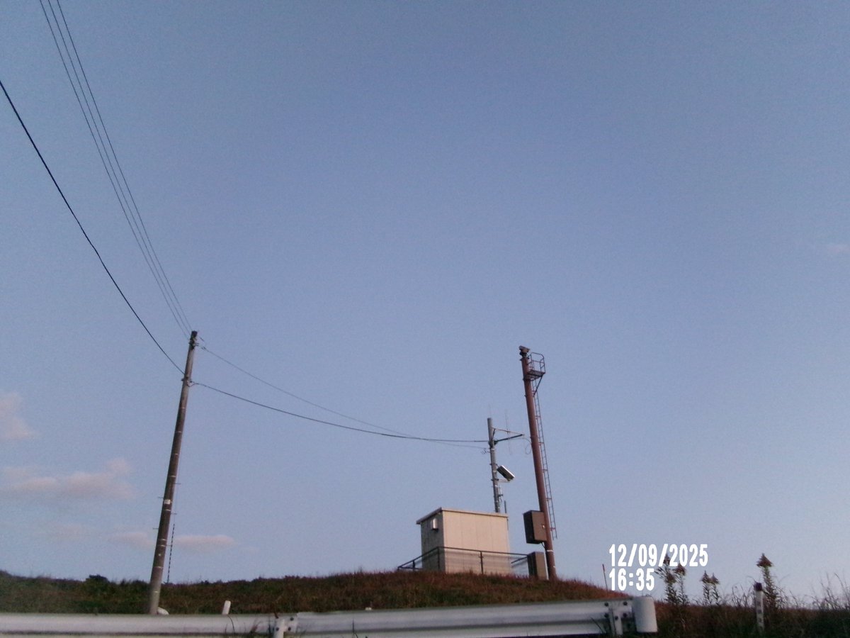 12/09日（火）。今夕、この辺りの空もよう〜🌥️➰🧐。