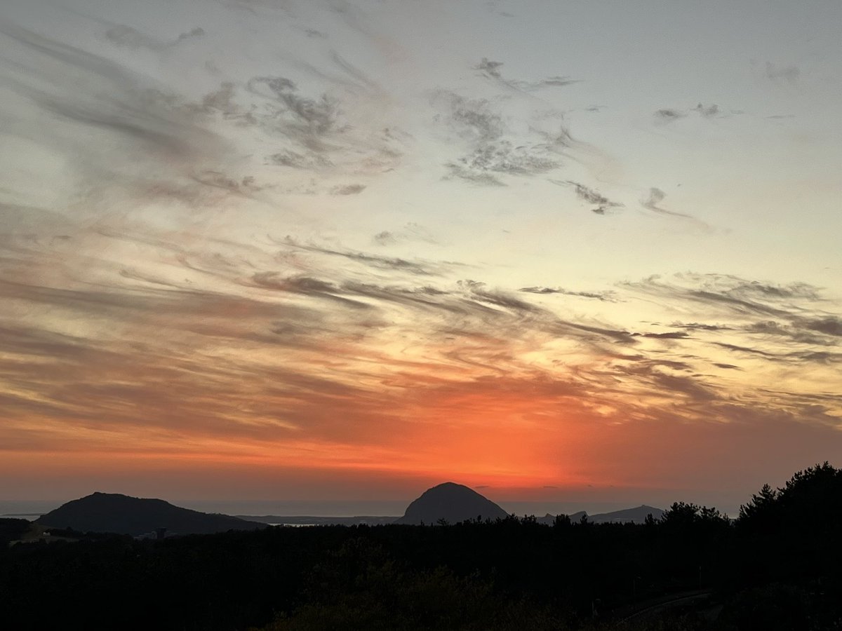 퇴근즈음의 산방산 노을