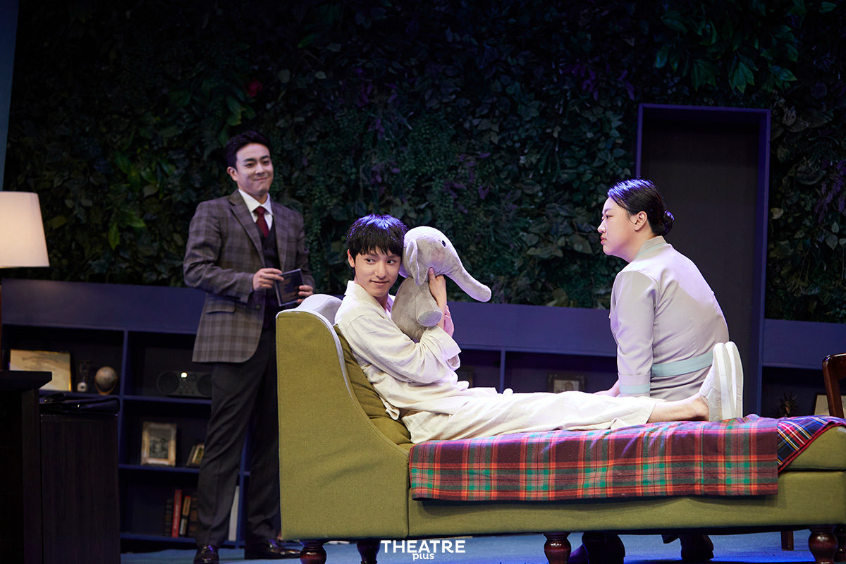 [스페셜✨] 겨울이면 떠오르는 연극 <#엘리펀트송>이 10주년을 맞이했습니다❄ 깊은 울림을 남기며 변치 않는 이야기의 힘을 증명해온 작품인데요. 12월호는 작품이 10년 동안 걸어온 길과 주인공 마이클 역의 이재균, 김현진, 정휘, 곽동연 배우의 이야기를 담았습니다!
-
📲 blog.naver.com/theatreplus/22…